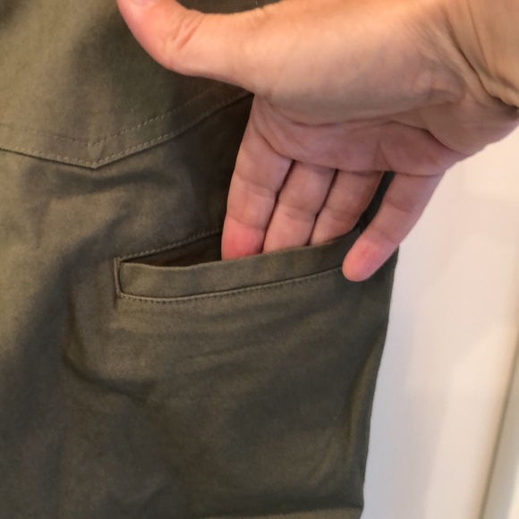 Duluth hiking/work pants. Stretchy wristband with belt loops - Picture 4 of 5